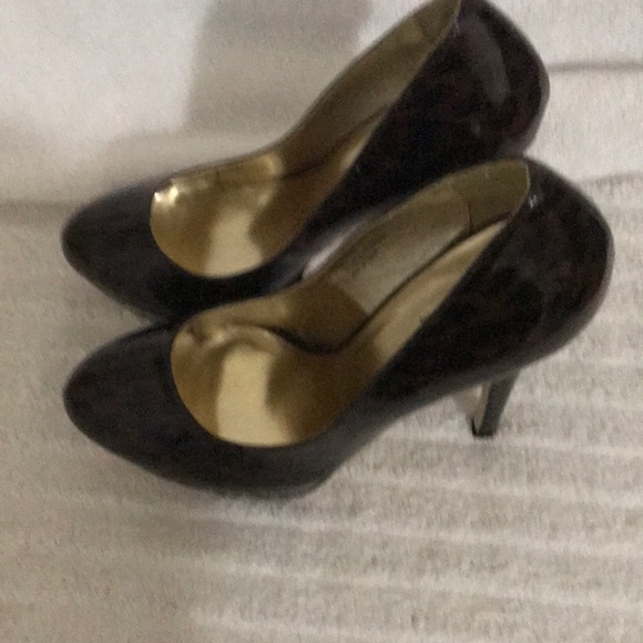 Dark brown cheetah like print heels - Picture 2 of 4